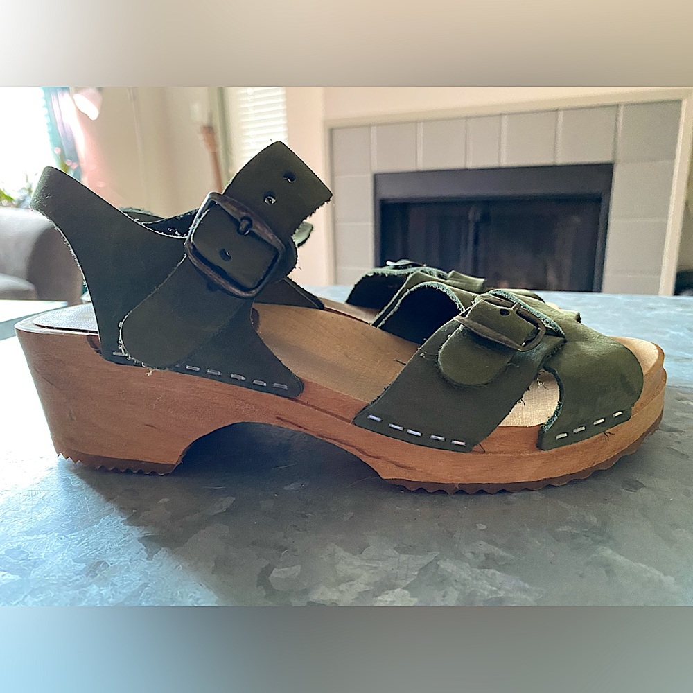 Mia clogs size 8